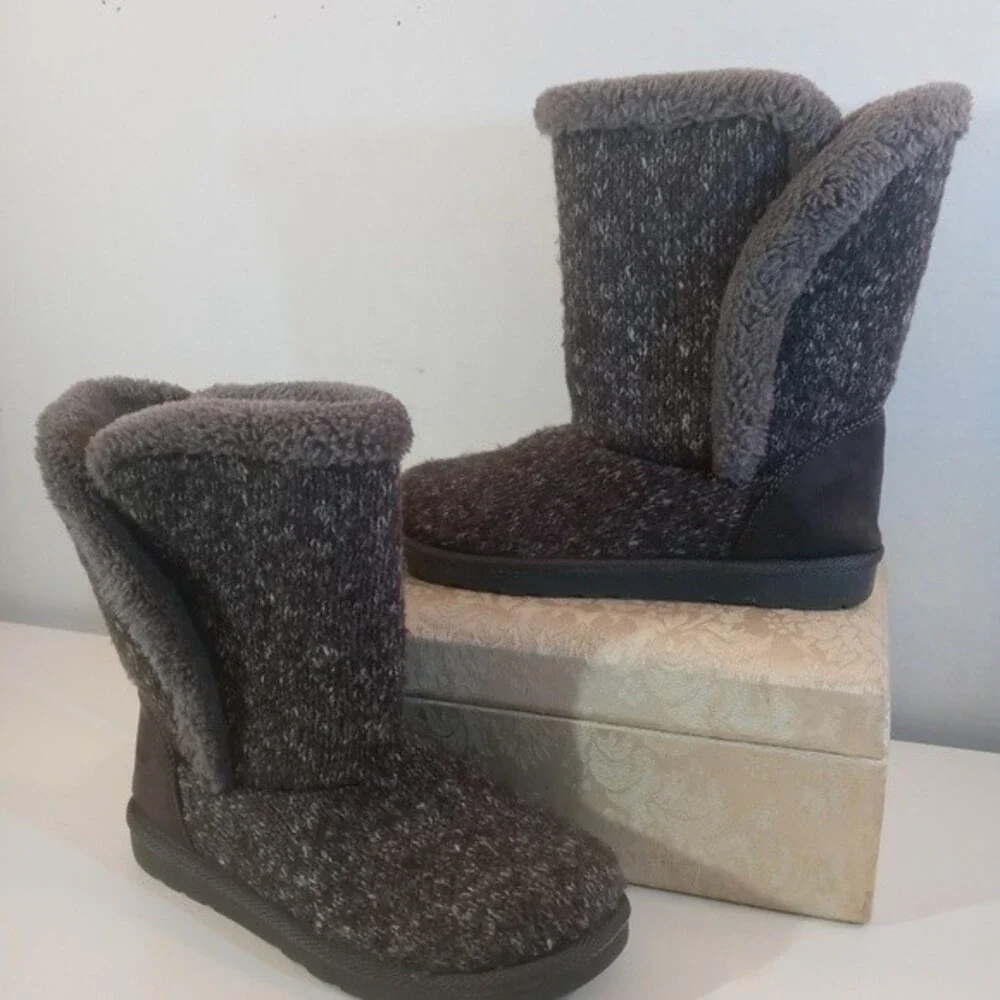 Arizona Swan Faux Fur Lined Fabric Boots 6